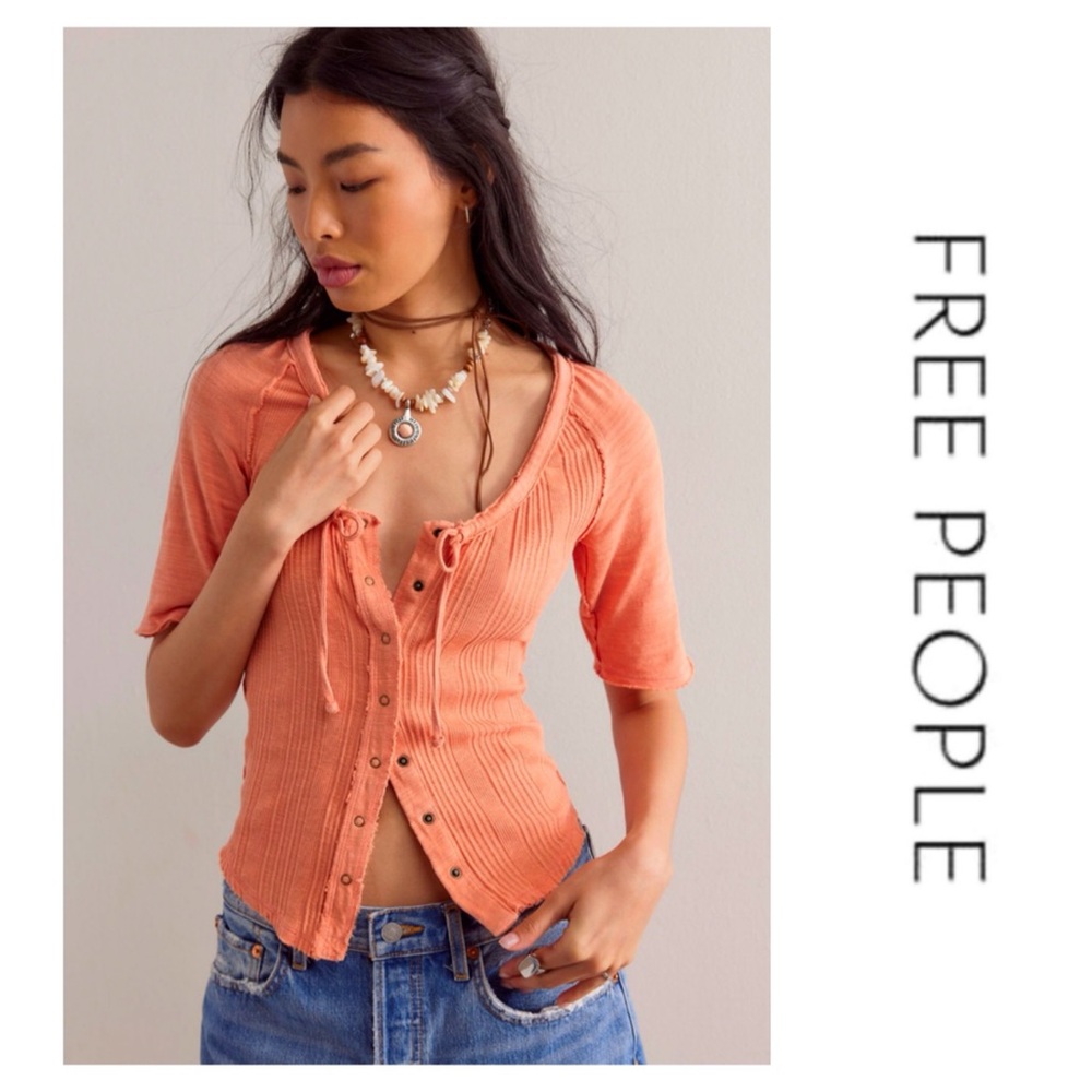 🚩NwT’s-$60 FREE PEOPLE We The Free Daisy Tee Ribbed Shirt M Top Soft & Feminine
